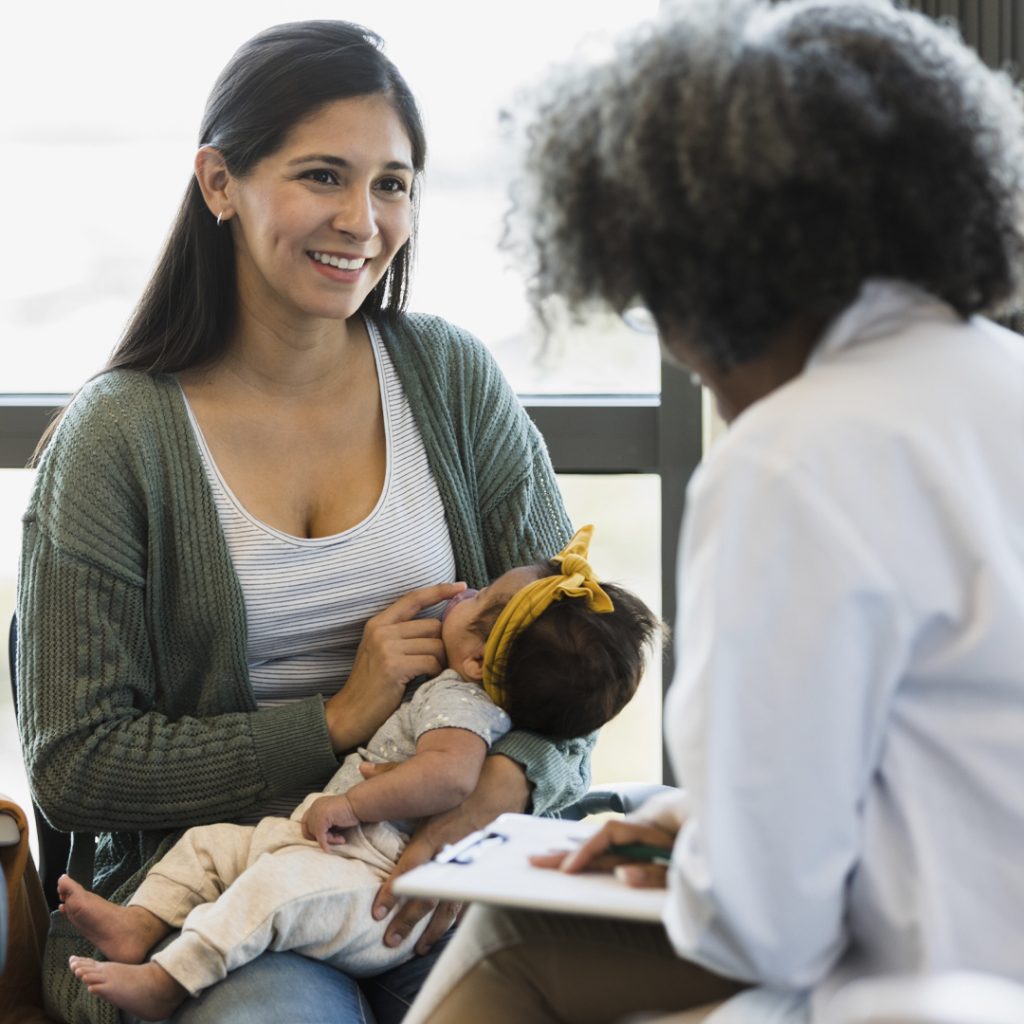 Consejería en embarazo, parto y lactancia.

ONLINE. A partir del 1 de agosto. 3 meses de acceso

La comunicación es fundamental para un apoyo efectivo a las familias durante la etapa perinatal.

Nuestro curso monográfico está diseñado para dotar a los profesionales de las habilidades de comunicación esenciales necesarias para acompañar, atender y empoderar a las madres y familias en su puerperio y lactancia.

Está dirigido a matronas, obstetras, psicólogas/os, psiquiatras, enfermeras/os y cualquier profesional involucrado en la atención al embarazo, parto y posparto, así como madres o cualquier persona interesada.